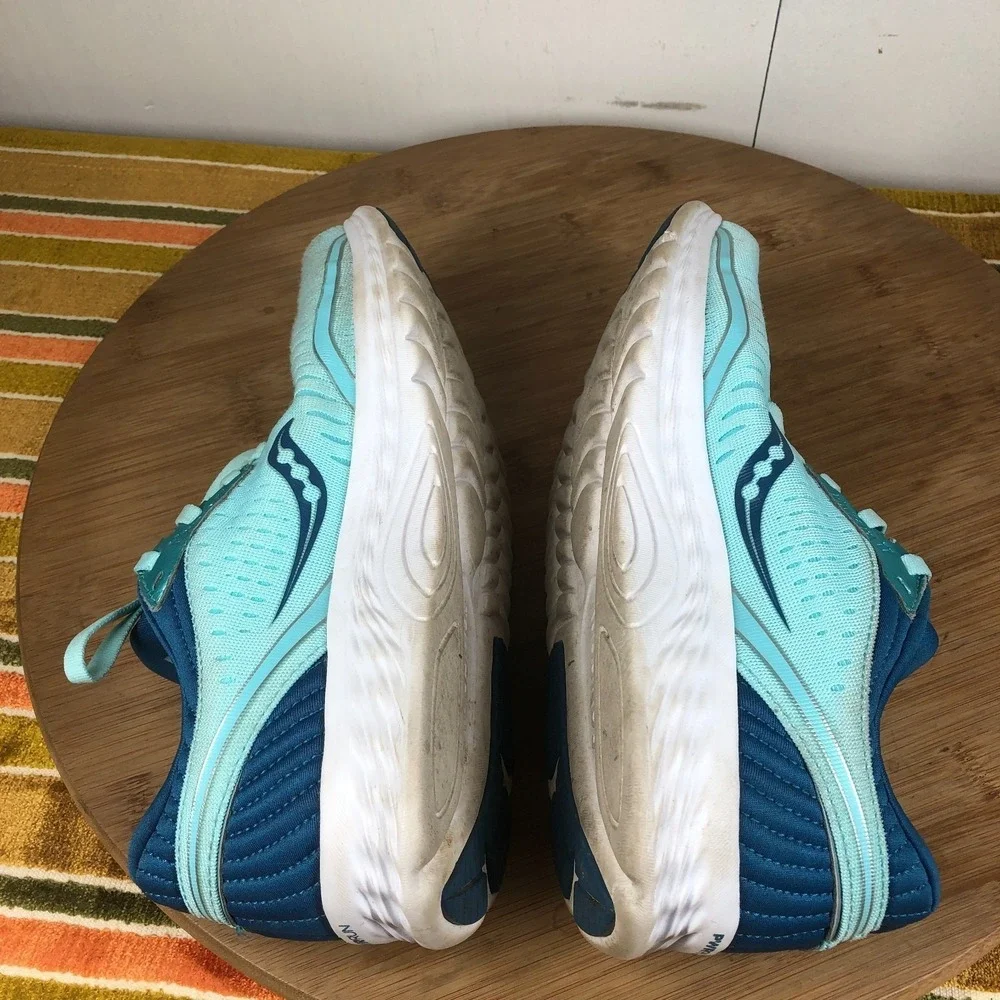 Saucony Kinvara 11 Womens size 9 shoes blue athletic running sneakers